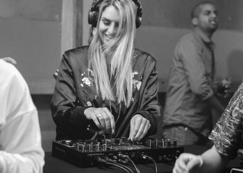 DENON DJ Prime Go vine in 2020 cu baterie portabila